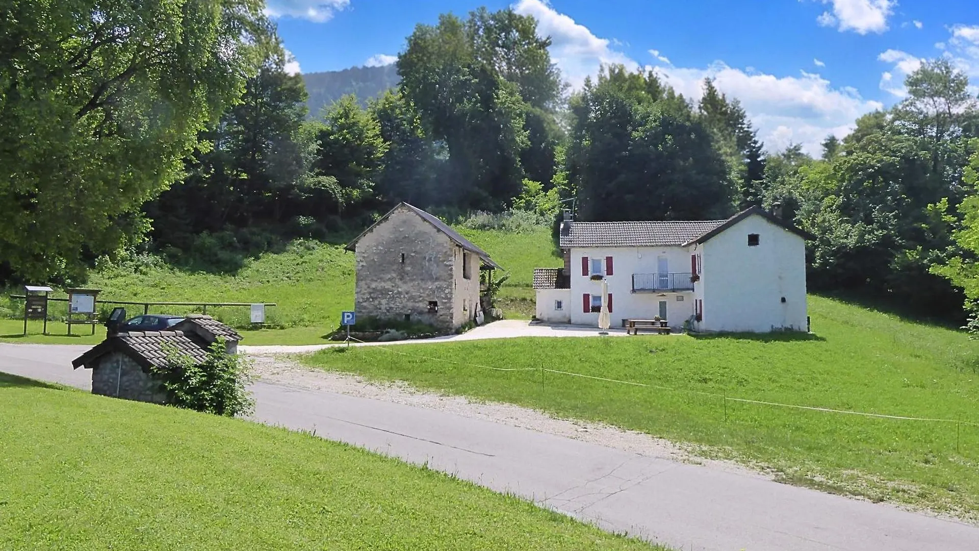 Baita Tersilia Near Lake And Mountain Veneto Pranolz Italy